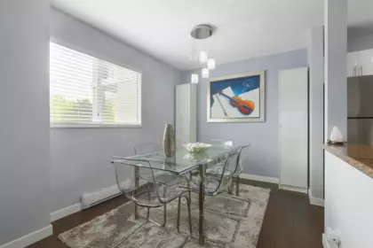 Kitchen Island Photo of 402 550 Eighth Street, New Westminster, BC