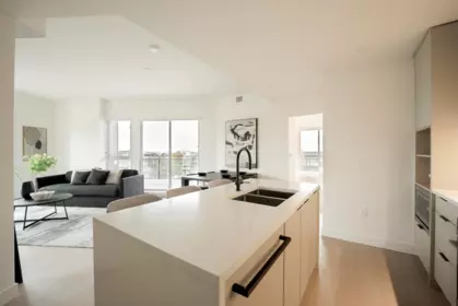 Kitchen Island Photo of 360 422 E 3rd Street, North Vancouver, BC
