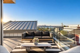2 233 W 5th Street, North Vancouver, BC