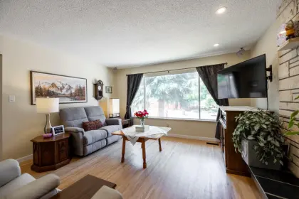 15153 Robin Crescent, Surrey, BC, Surrey — Single Family Residence for sale