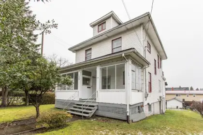 129 Seventh Avenue, New Westminster, BC, New westminster — Single Family Residence for sale