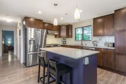 15840 Russell Avenue, White Rock, BC, White rock — Single Family Residence for sale