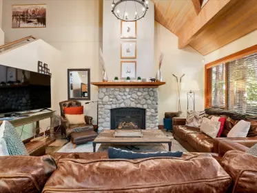 4877 Casabella Crescent, Whistler, BC, Whistler — Townhouse for sale