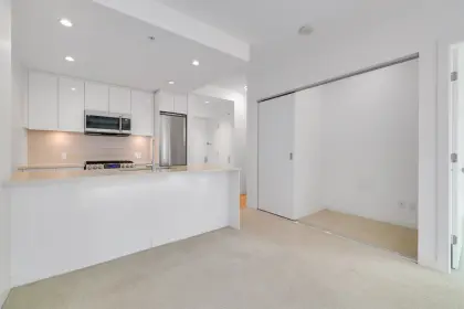 805 9080 University Crescent, Burnaby, BC, Burnaby — Apartment/Condo for sale