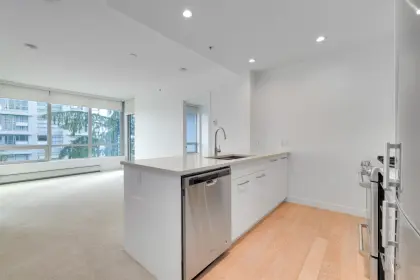 805 9080 University Crescent, Burnaby, BC, Burnaby — Apartment/Condo for sale