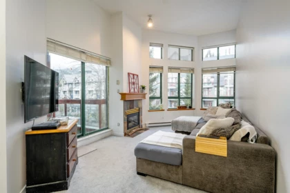 305 4368 Main Street, Whistler, BC, Whistler — Apartment/Condo for sale
