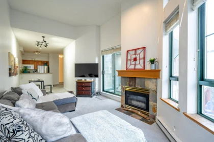305 4368 Main Street, Whistler, BC, Whistler — Apartment/Condo for sale