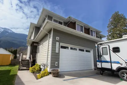 41835 Hope Road, Squamish, BC, Squamish — Half Duplex for sale
