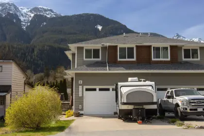41835 Hope Road, Squamish, BC, Squamish — Half Duplex for sale