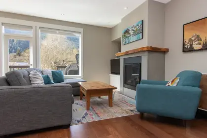 41835 Hope Road, Squamish, BC, Squamish — Half Duplex for sale