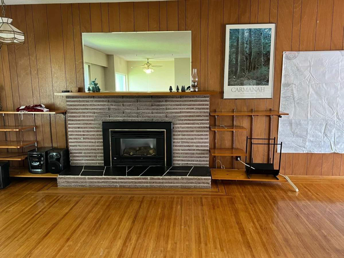 Kitchen Island Photo of 1008 Thomas Avenue, Coquitlam, BC