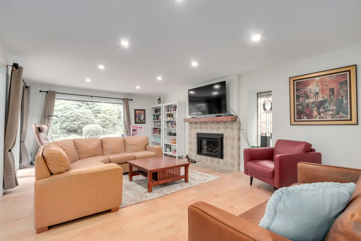 Dining Area Photo of 4545 Mapleridge Drive, North Vancouver, BC