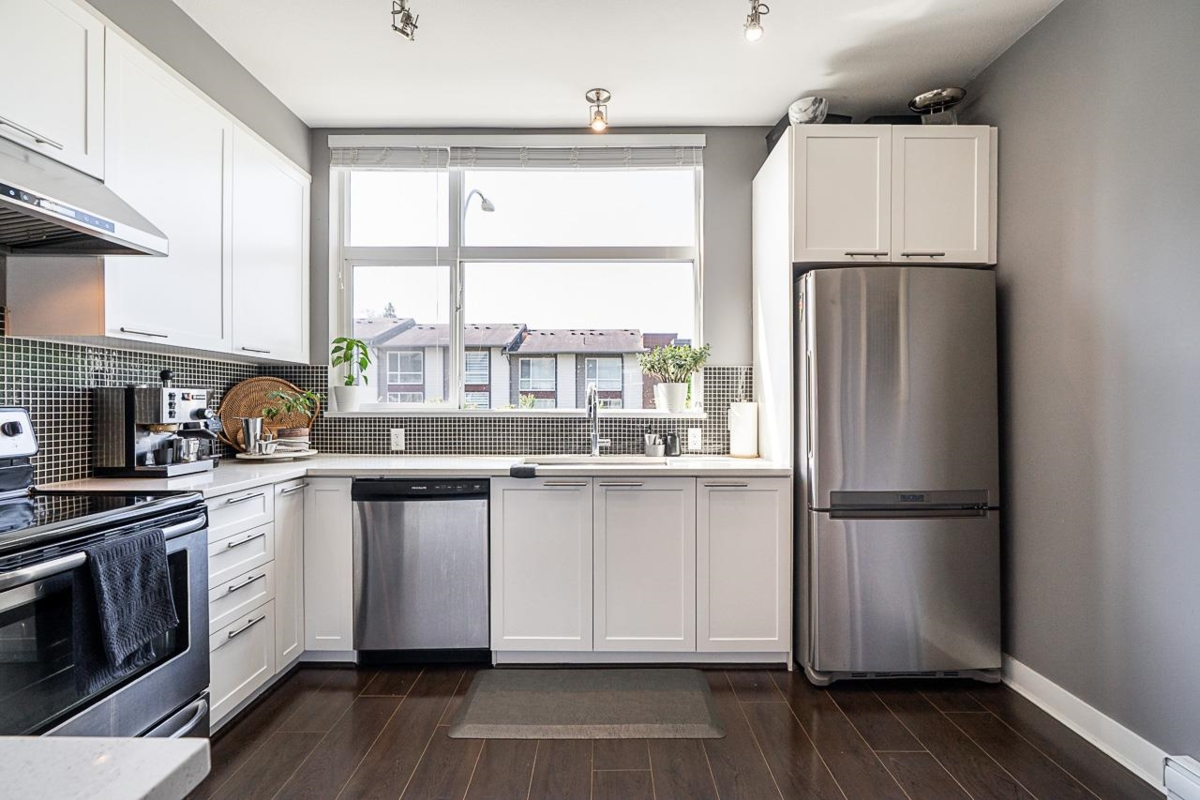 Breakfast Nook Photo of 81 16222 23a Avenue, Surrey, BC