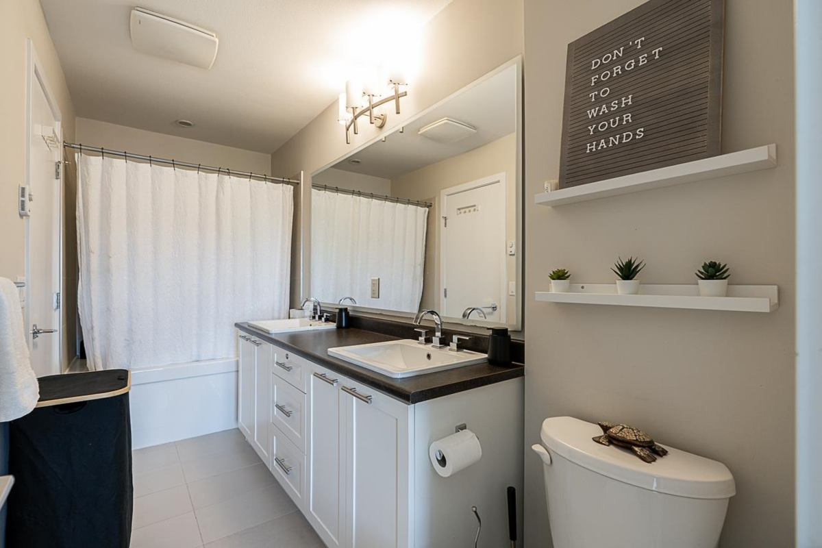Entry Foyer Photo of 81 16222 23a Avenue, Surrey, BC