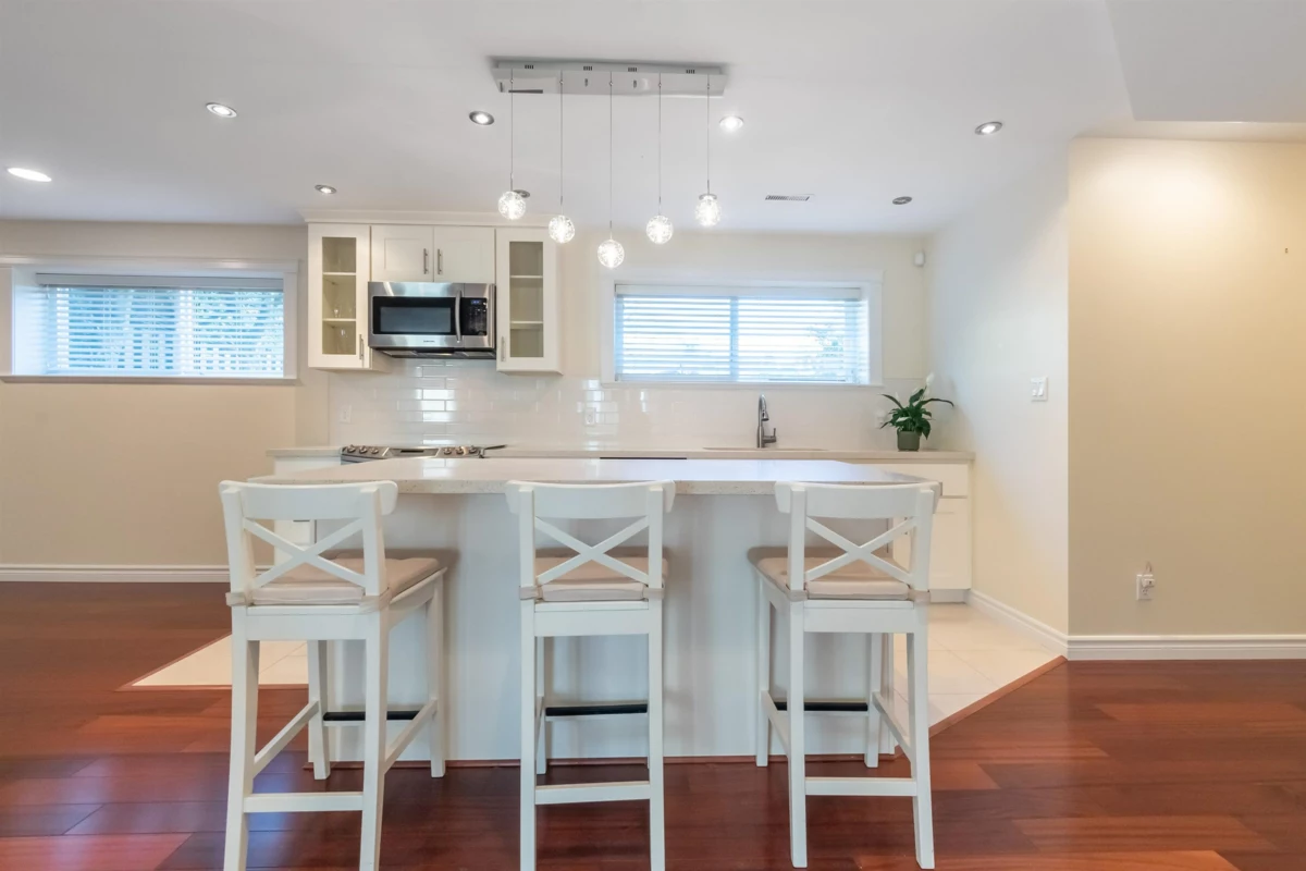 Front Yard Photo of 15531 Roper Avenue, White Rock, BC