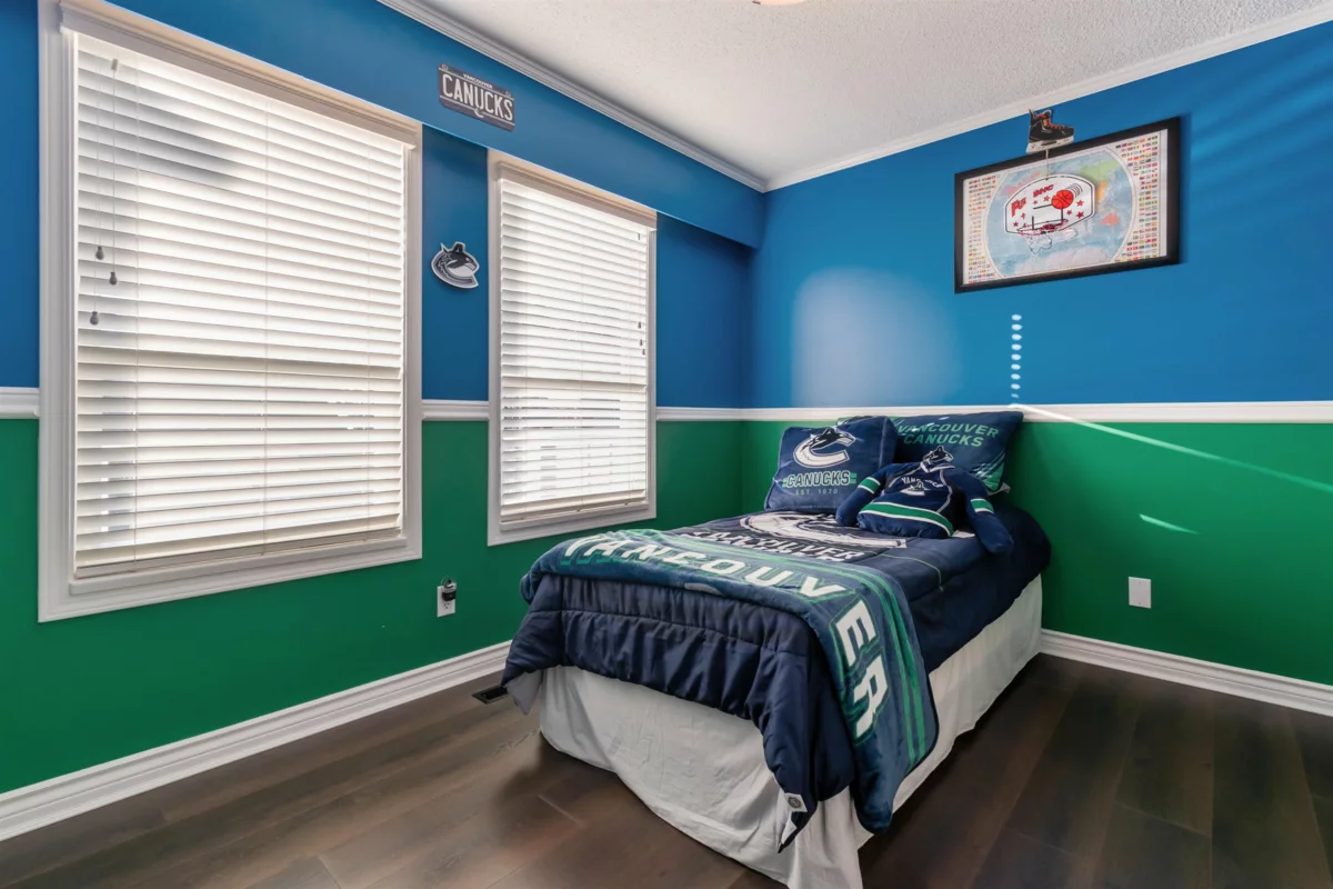 Hallway Photo of 15531 Roper Avenue, White Rock, BC