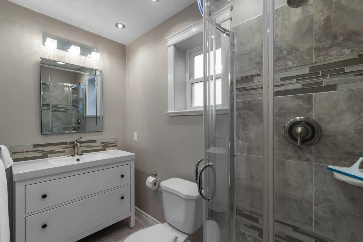 Hot Tub / Spa Photo of 15531 Roper Avenue, White Rock, BC