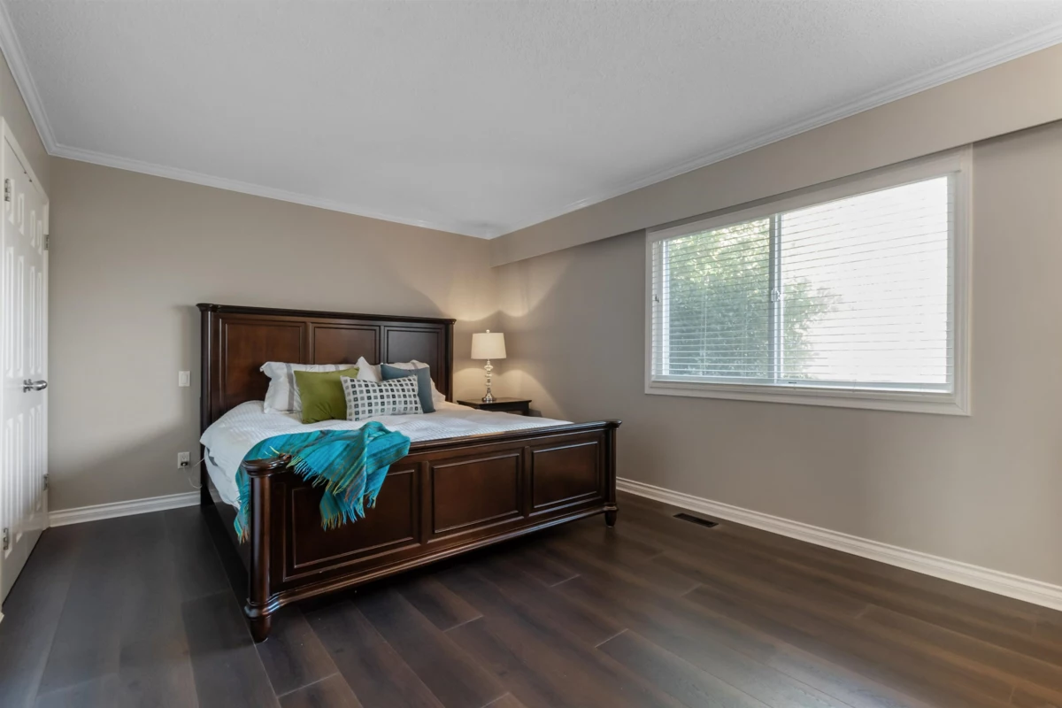 Powder Room Photo of 15531 Roper Avenue, White Rock, BC