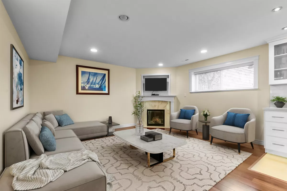 Staircase Photo of 15531 Roper Avenue, White Rock, BC