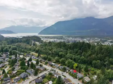 38137 Westway Avenue, Squamish, BC, Squamish — Single Family Residence for sale