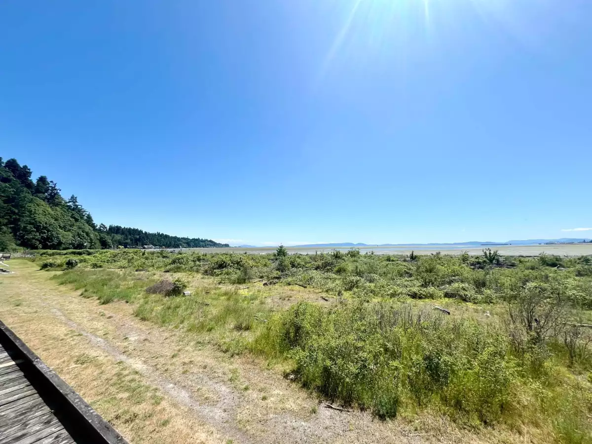 Hallway Photo of 207 1120 Tsatsu Shores Drive, Tsawwassen, BC