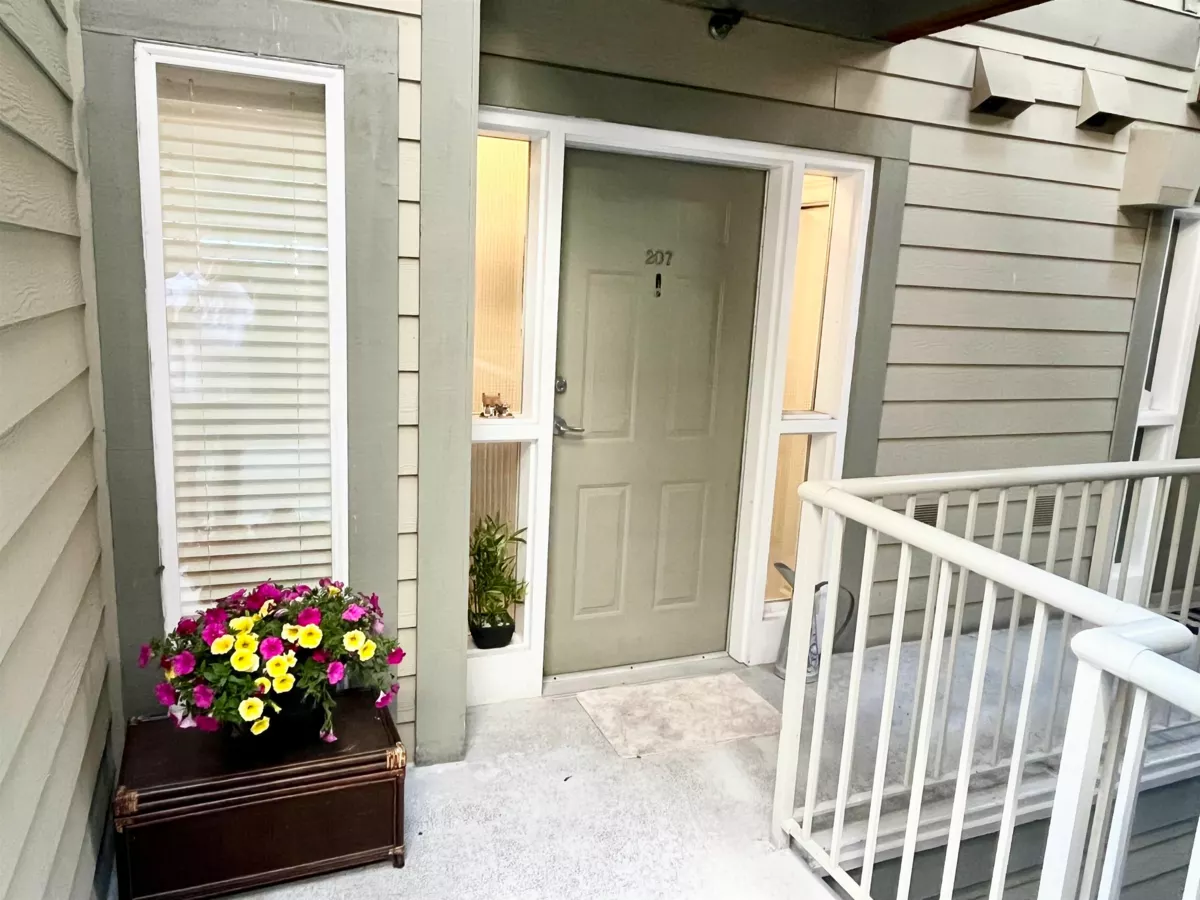 Laundry Room Photo of 207 1120 Tsatsu Shores Drive, Tsawwassen, BC