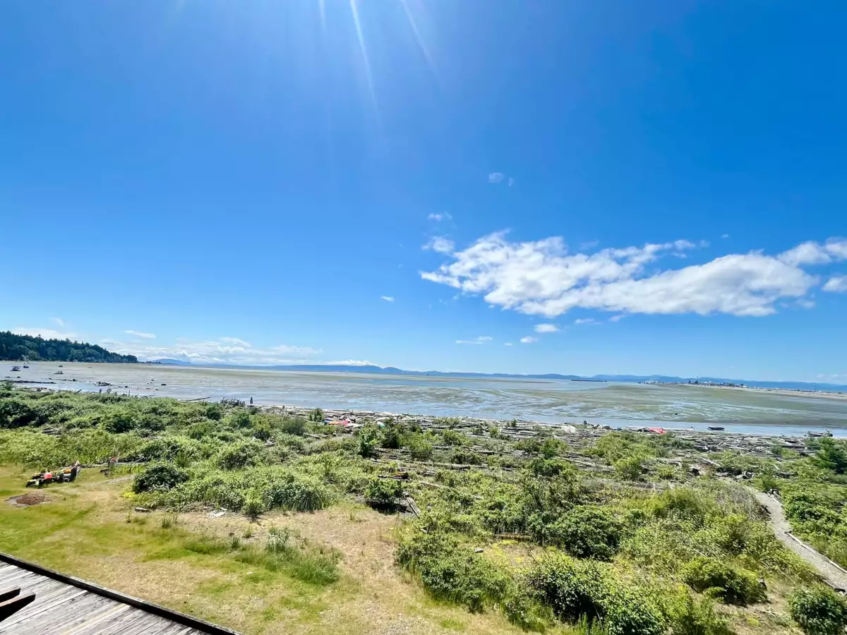 Living Room Photo of 207 1120 Tsatsu Shores Drive, Tsawwassen, BC