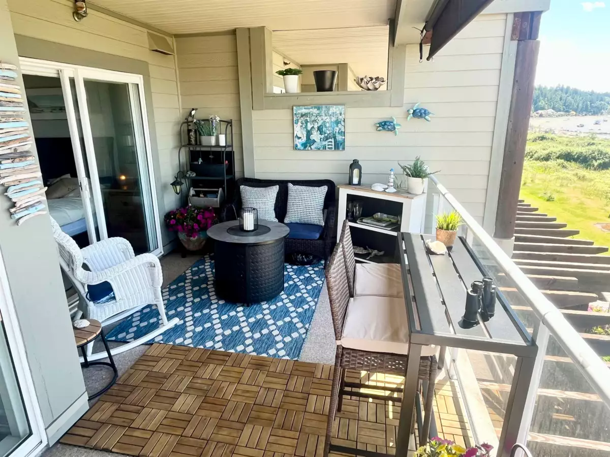 Primary Bathroom Photo of 207 1120 Tsatsu Shores Drive, Tsawwassen, BC
