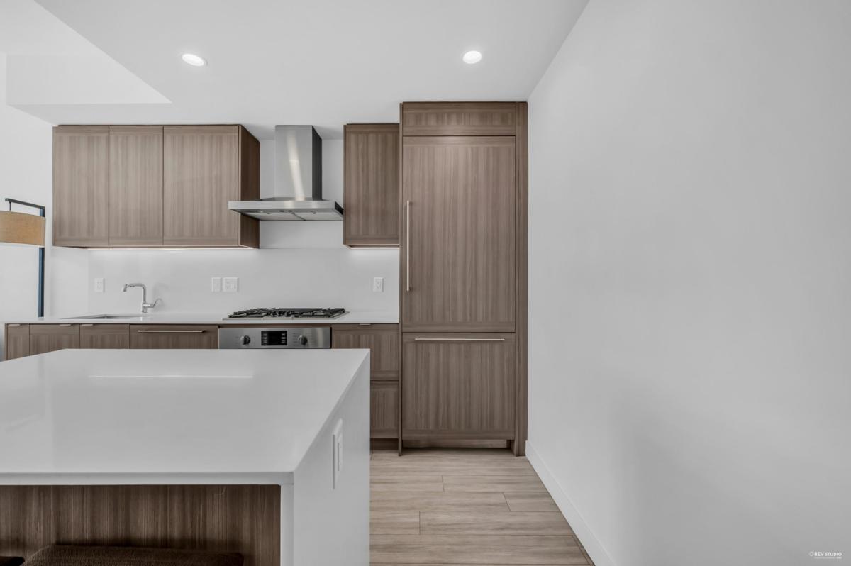 Walk-In Closet Photo of 1709 2351 Beta Avenue, Burnaby, BC