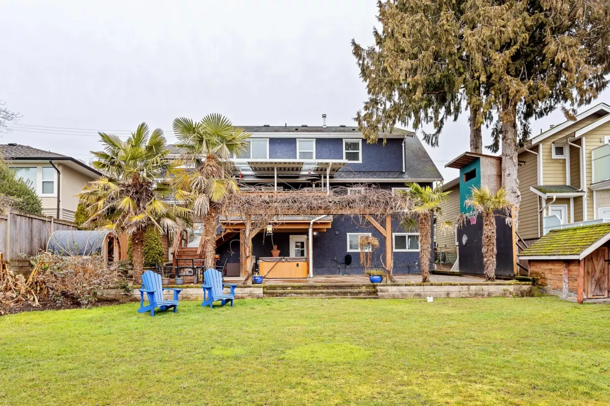 Garden / Landscaping Photo of 1122 Rochester Avenue, Coquitlam, BC