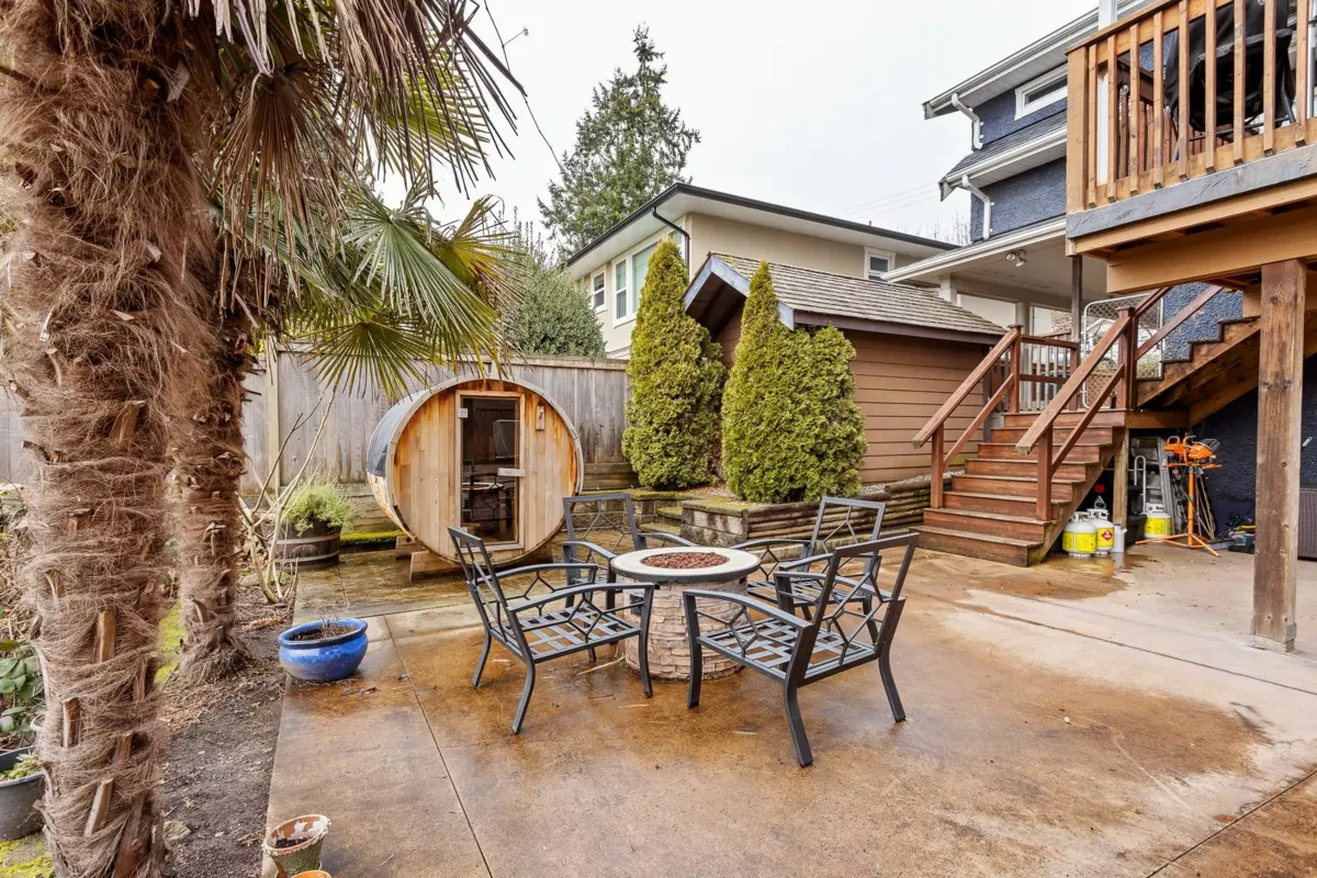 Hallway Photo of 1122 Rochester Avenue, Coquitlam, BC