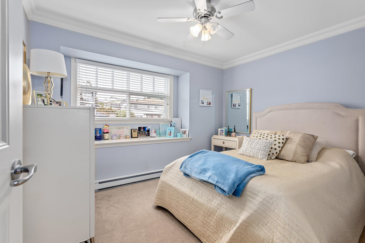 Powder Room Photo of 1122 Rochester Avenue, Coquitlam, BC