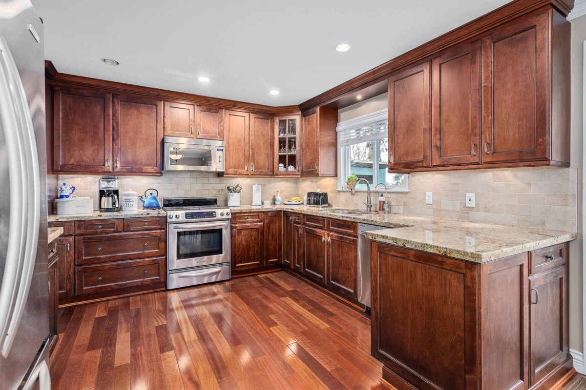 Walk-In Closet Photo of 1122 Rochester Avenue, Coquitlam, BC