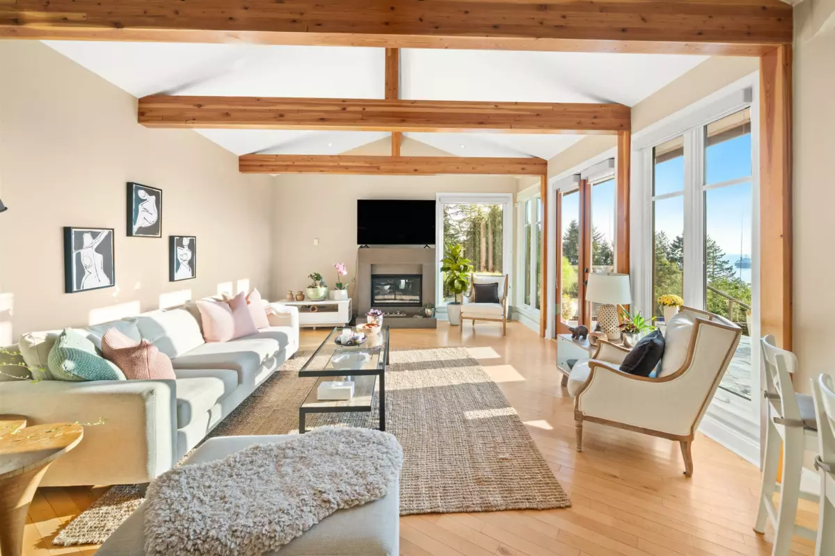 Family Room Photo of 1408 31st Street, West Vancouver, BC