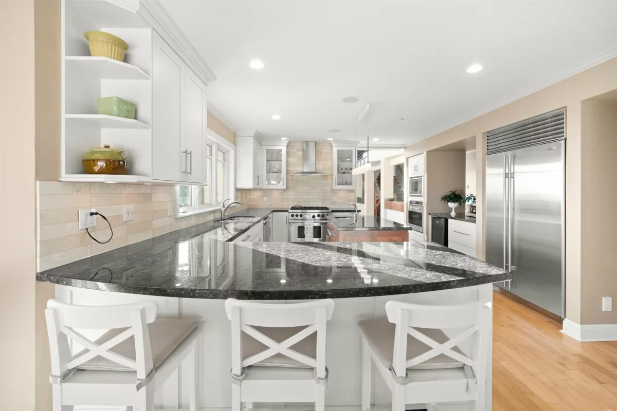 Living Room Photo of 1408 31st Street, West Vancouver, BC