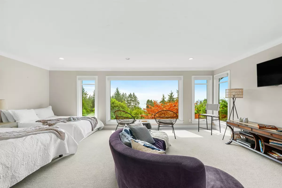 Primary Bathroom Photo of 1408 31st Street, West Vancouver, BC