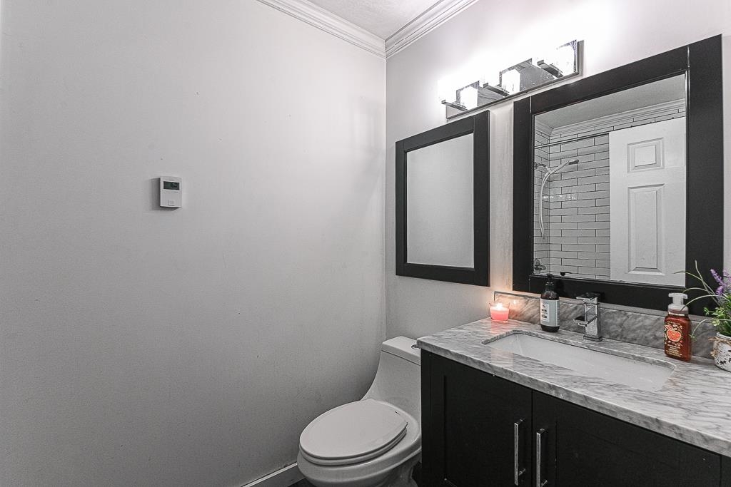 Laundry Room Photo of 28712 58 Avenue, Abbotsford, BC