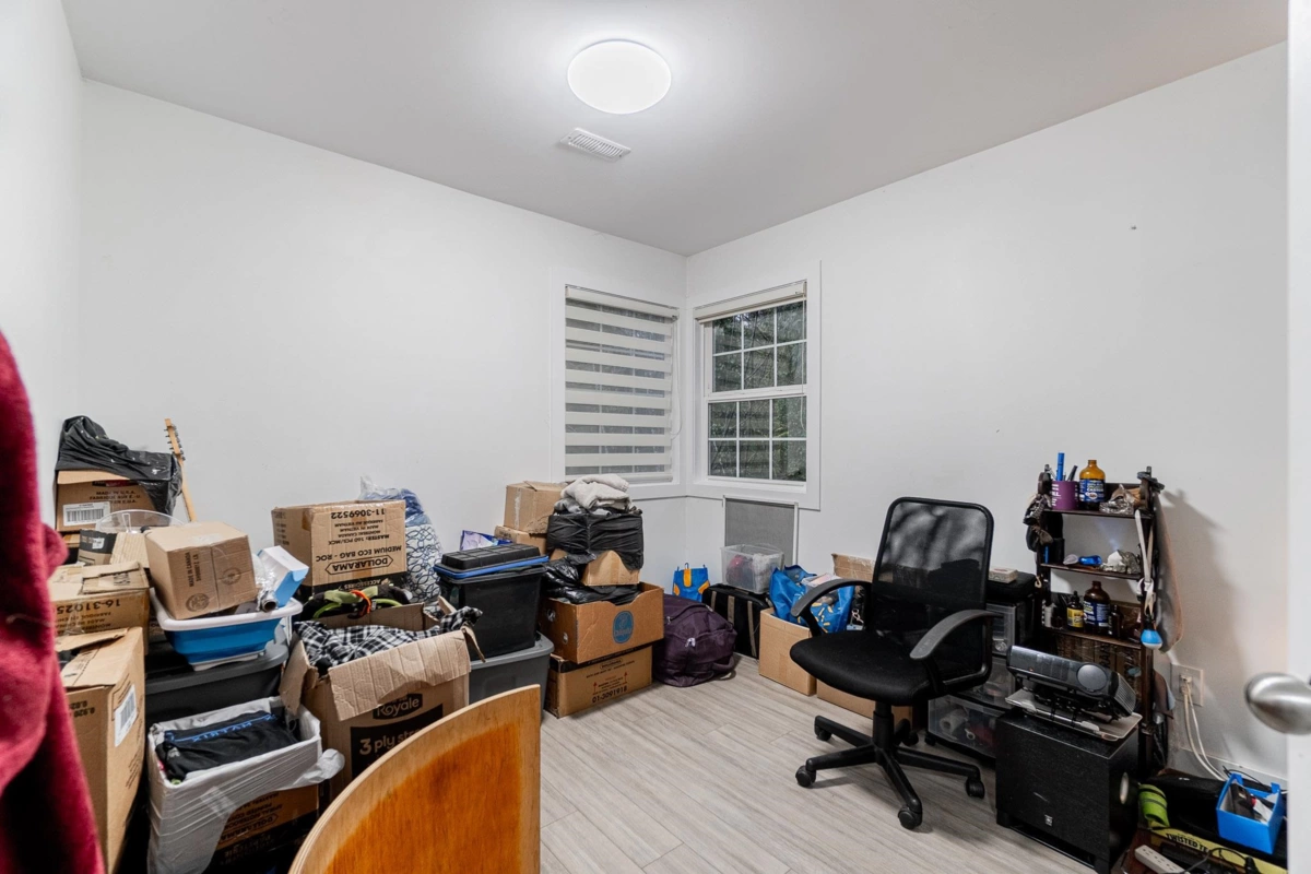 Entry Foyer Photo of 9540 Woodward Street, Mission, BC