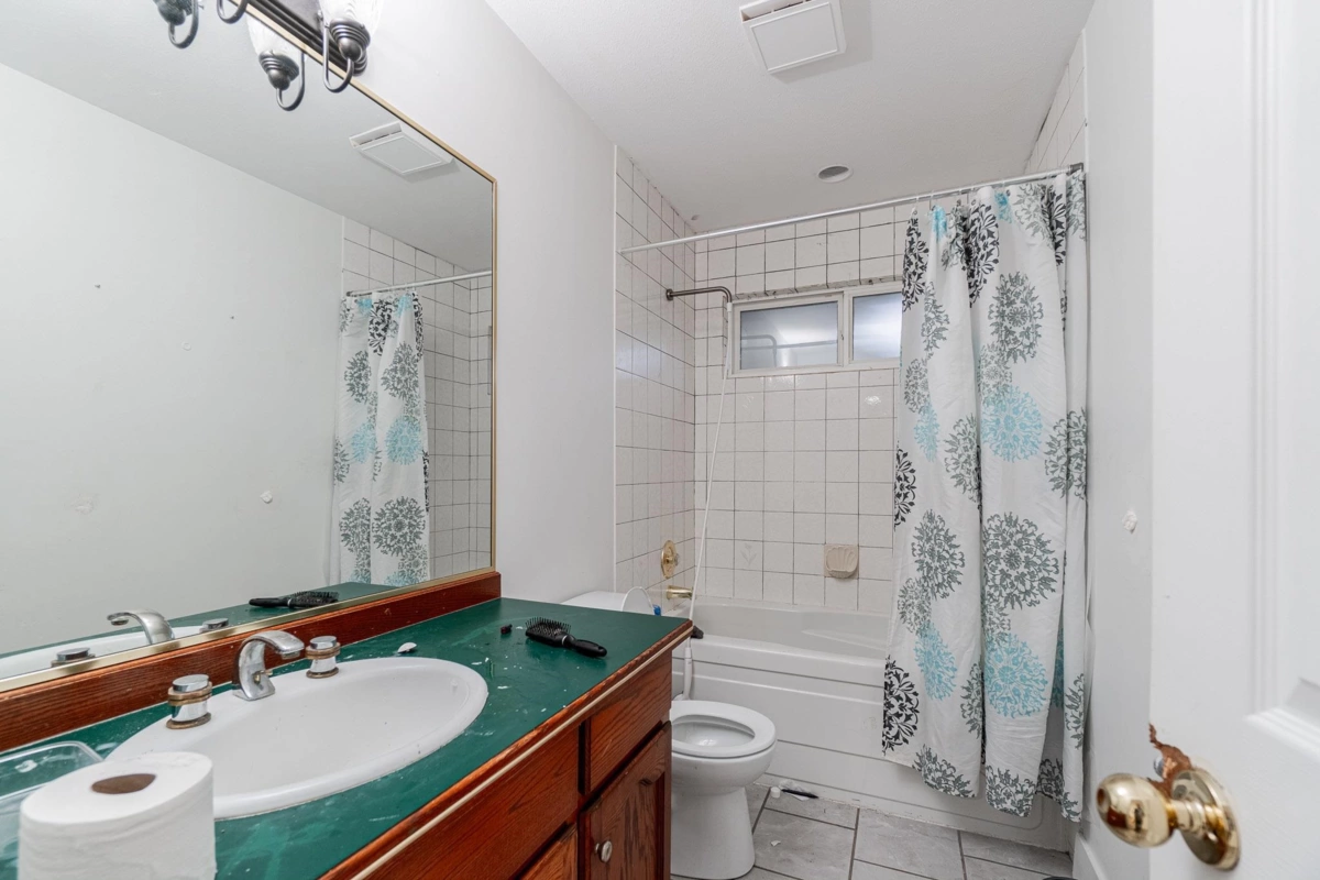 Guest Bathroom Photo of 9540 Woodward Street, Mission, BC