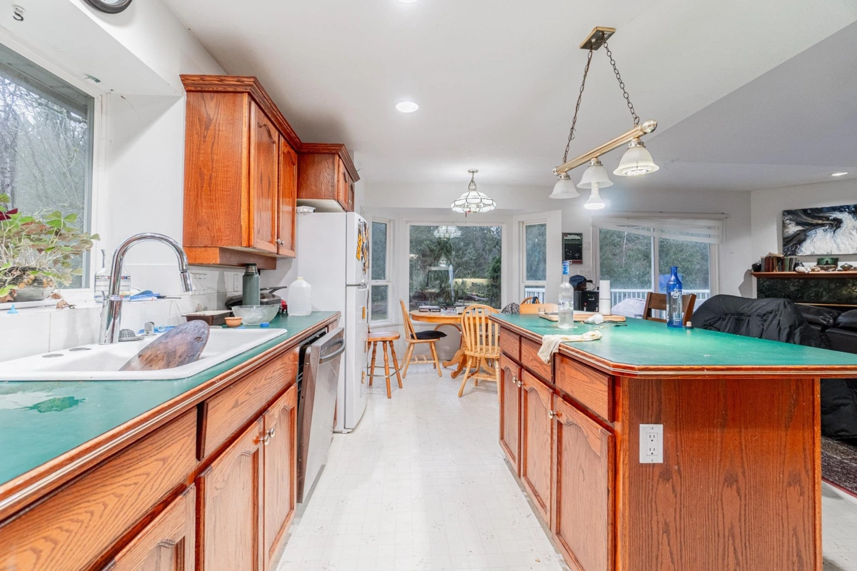 Primary Bathroom Photo of 9540 Woodward Street, Mission, BC