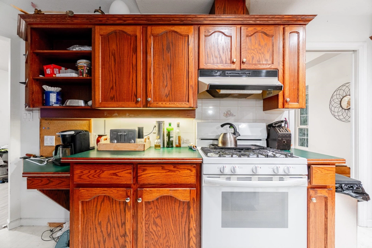 Walk-In Closet Photo of 9540 Woodward Street, Mission, BC