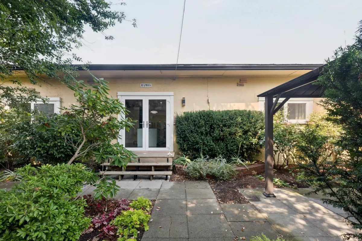 Backyard Photo of 1025 Hamilton Street, New Westminster, BC