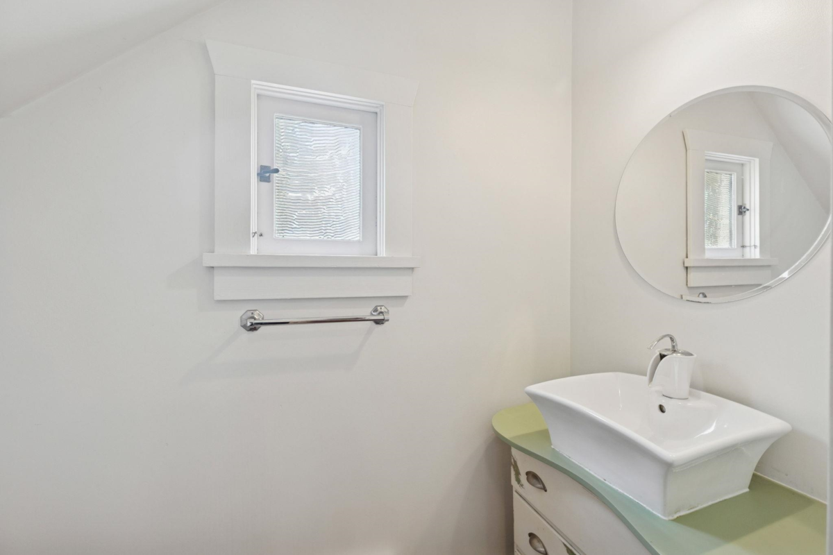 Bedroom 2 Photo of 1025 Hamilton Street, New Westminster, BC