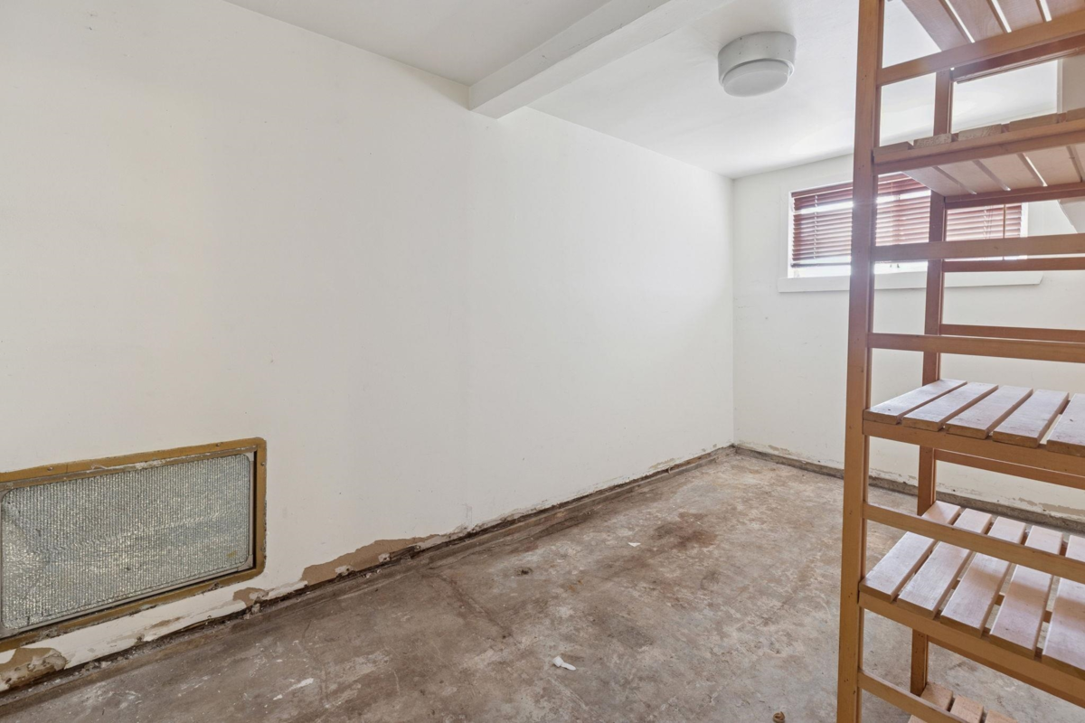 Entry Foyer Photo of 1025 Hamilton Street, New Westminster, BC