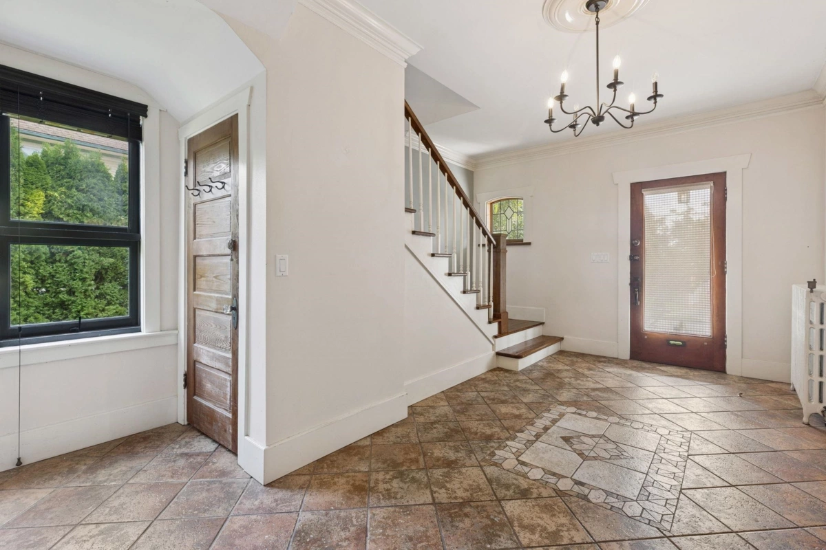 Family Room Photo of 1025 Hamilton Street, New Westminster, BC