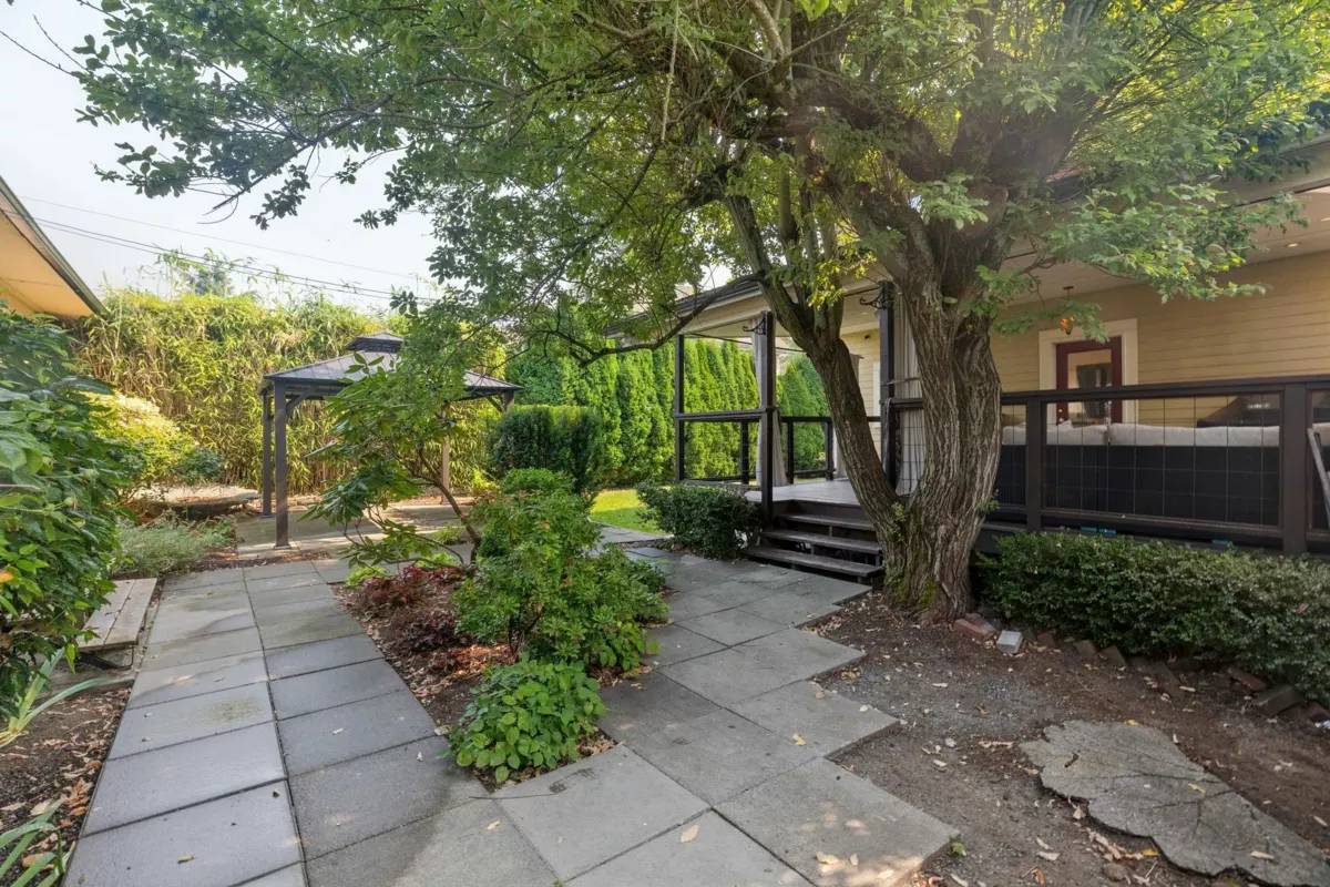 Garage Interior Photo of 1025 Hamilton Street, New Westminster, BC