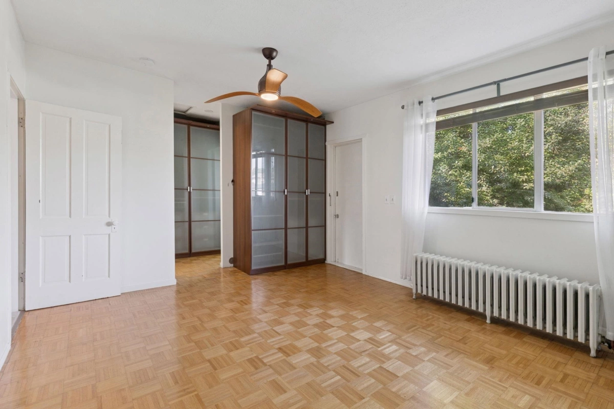 Guest Bathroom Photo of 1025 Hamilton Street, New Westminster, BC