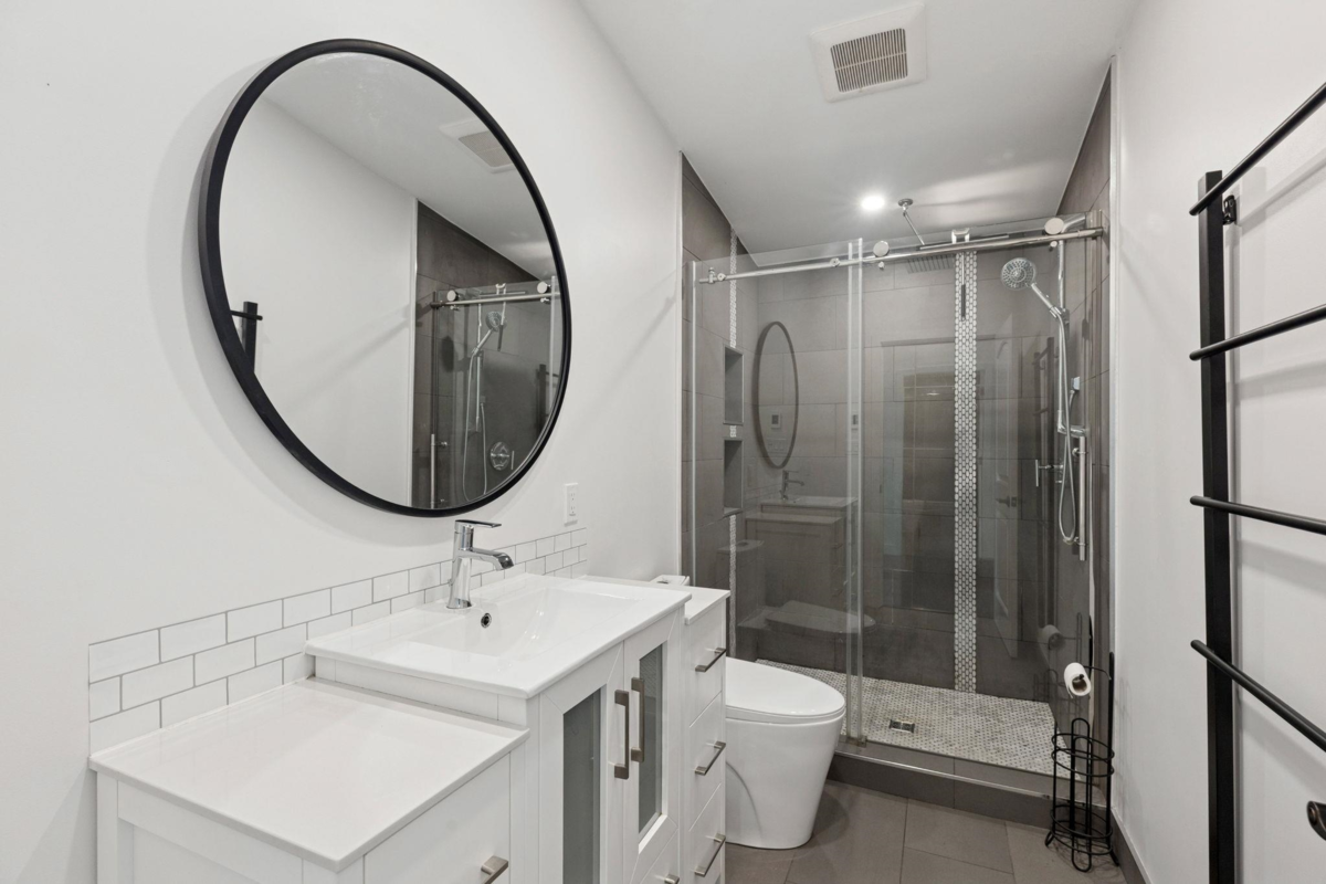 Hot Tub / Spa Photo of 1025 Hamilton Street, New Westminster, BC