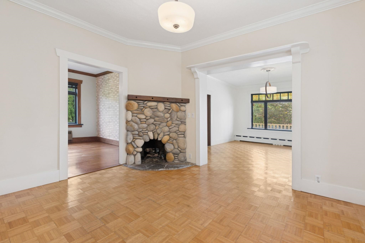 Kitchen Island Photo of 1025 Hamilton Street, New Westminster, BC