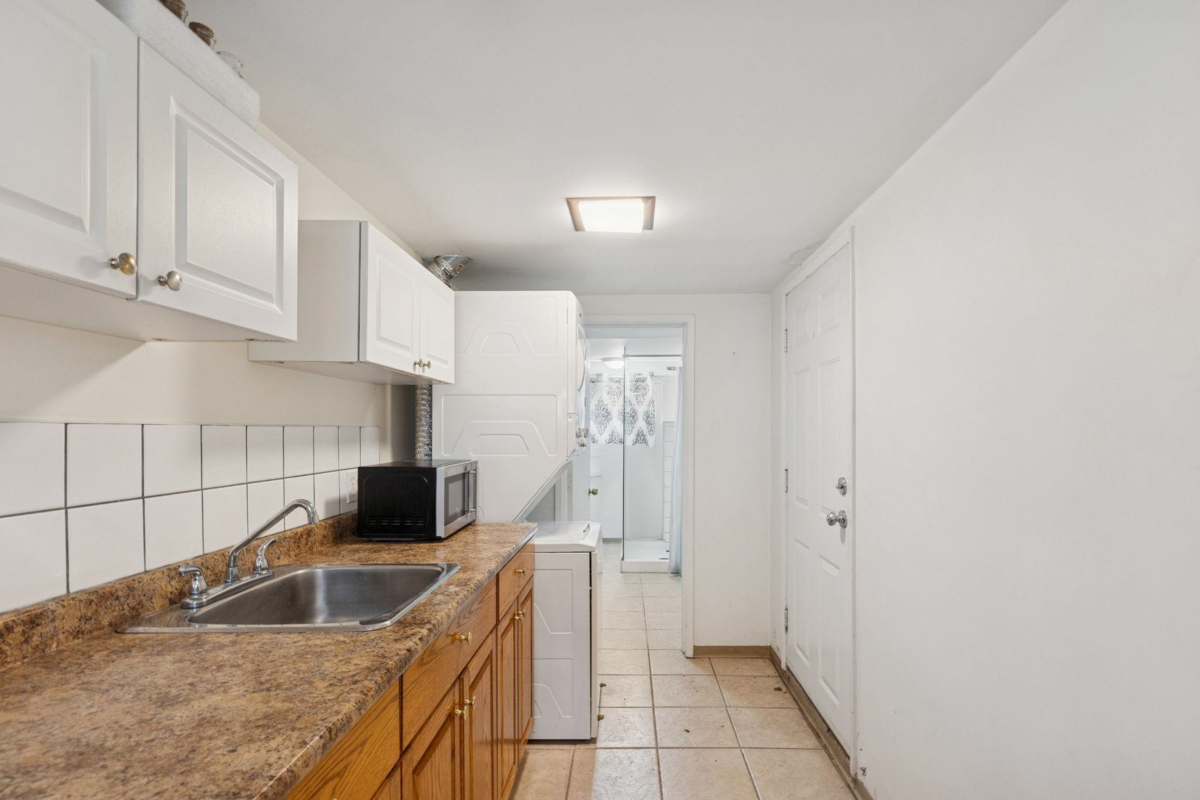 Neighborhood Park Photo Near 1025 Hamilton Street, New Westminster, BC